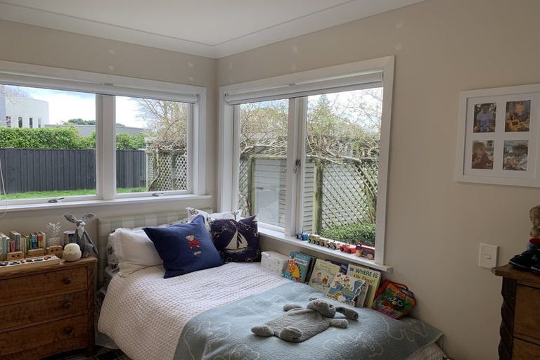 Photo of property in 12 Sunny Glen, Waikanae, 5036