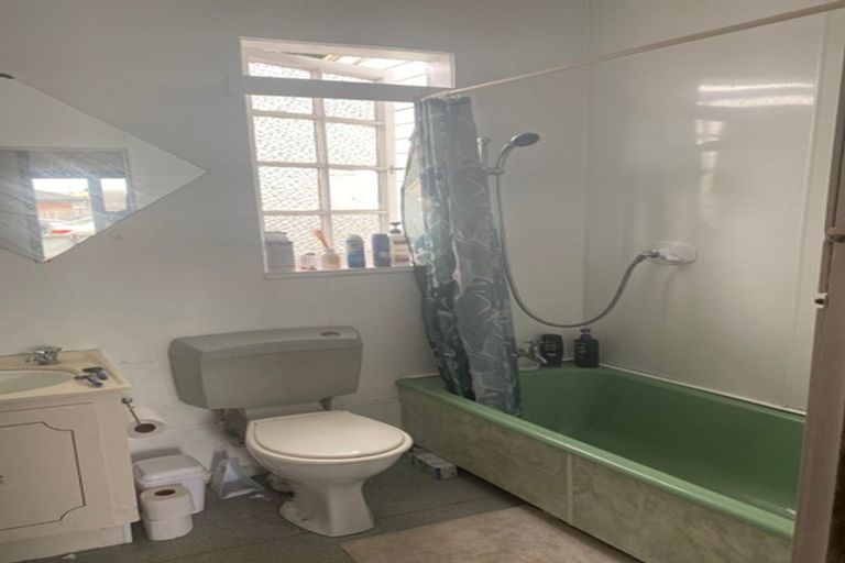 Photo of property in 22 Mcgiffert Street, Palmerston North, 4410