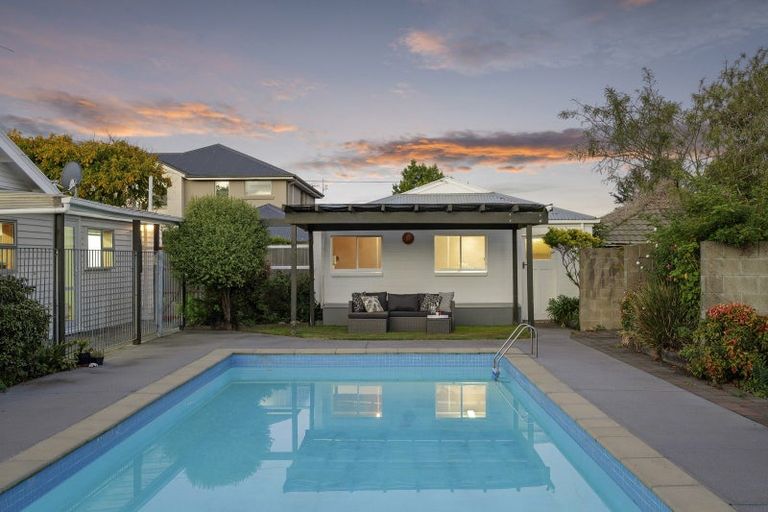 Photo of property in 126 Blighs Road, Strowan, Christchurch, 8052