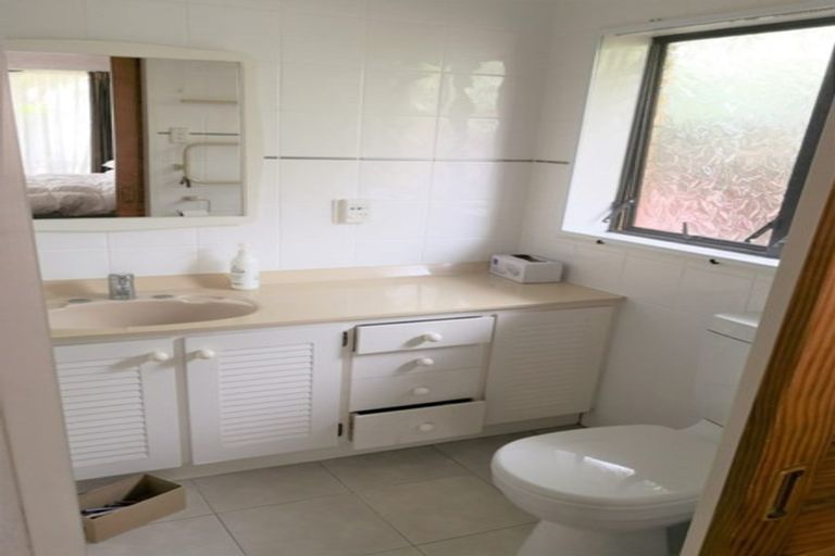 Photo of property in 47 Dalwhinnie Parade, Highland Park, Auckland, 2010