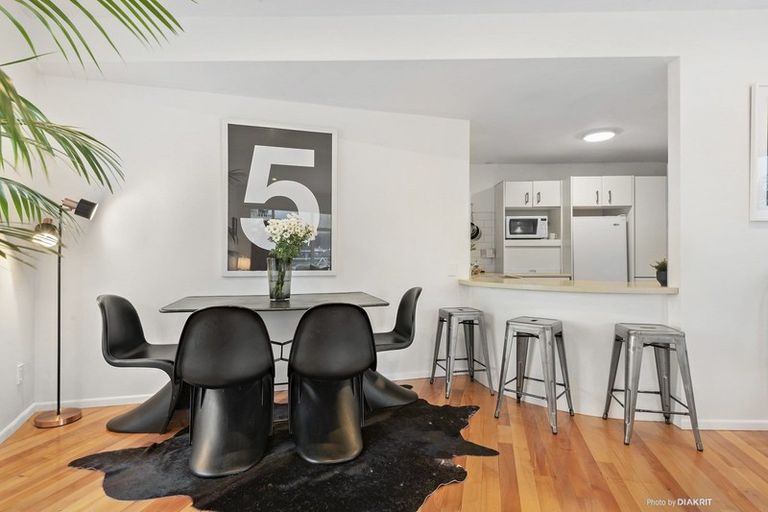 Photo of property in Hobson Flats, 10/1 Hobson Street, Pipitea, Wellington, 6011