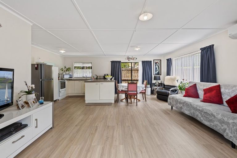 Photo of property in 78 Howard Road, Orere Point, Papakura, 2585