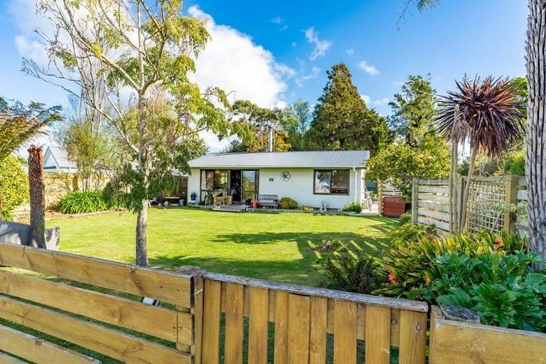 Photo of property in 28 Shoemaker Road, Waipu, 0510