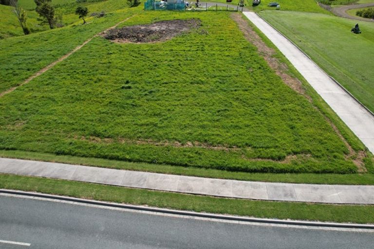 Photo of property in 18 Arahanga Road, Paparoa, 0571