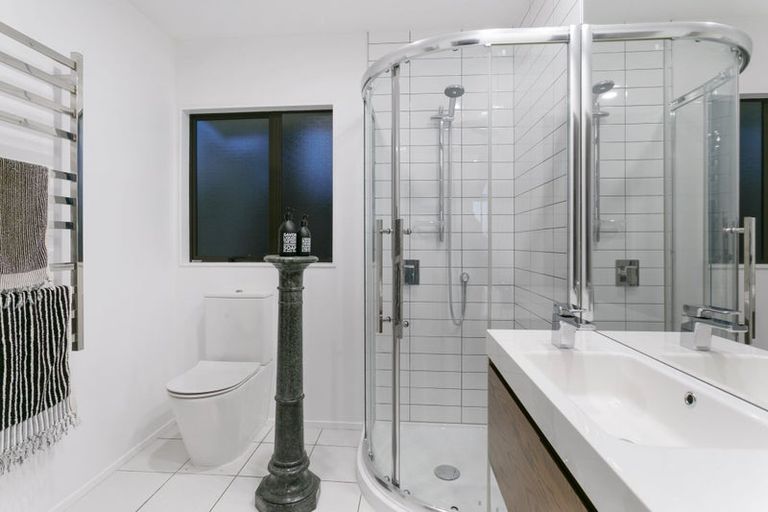 Photo of property in 1/3a Richards Avenue, Forrest Hill, Auckland, 0620