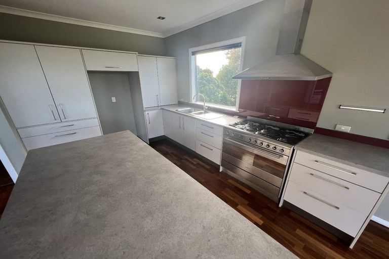 Photo of property in 28 Singers Road, Korokoro, Lower Hutt, 5012