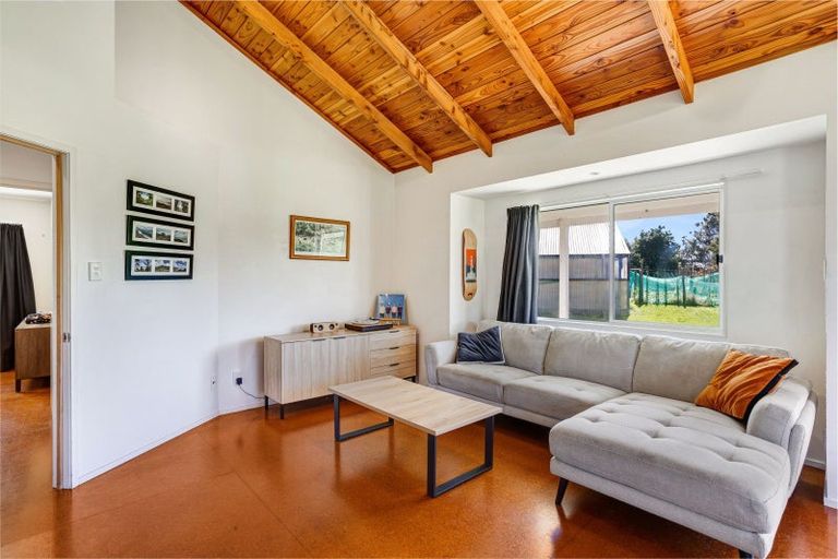 Photo of property in 42 Koraha Road, Kumeu, 0892