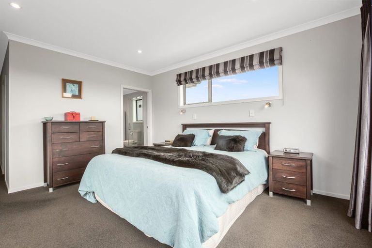 Photo of property in 10 Wangapeka Way, Aotea, Porirua, 5024