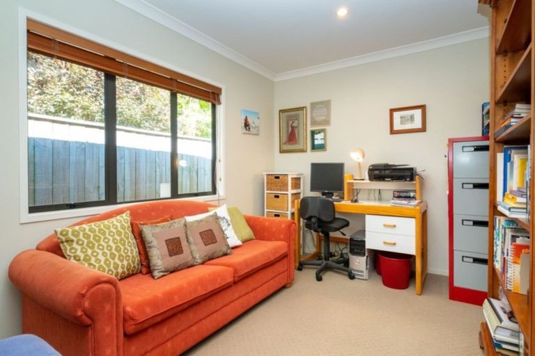 Photo of property in 2/11 Te Aute Road, Havelock North, 4130