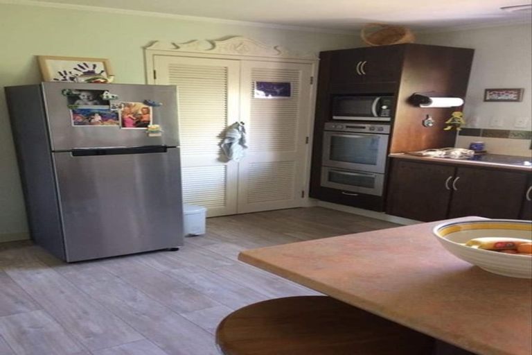 Photo of property in 2/22 Mariposa Crescent, Birkenhead, Auckland, 0626