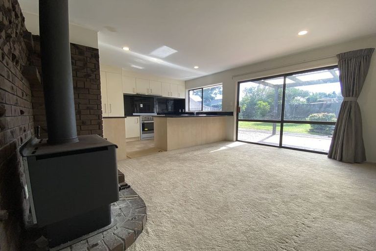 Photo of property in 12 Hedge Row, Sunnyhills, Auckland, 2010