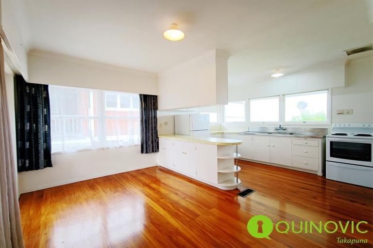 Photo of property in 520 Glenfield Road, Glenfield, Auckland, 0629