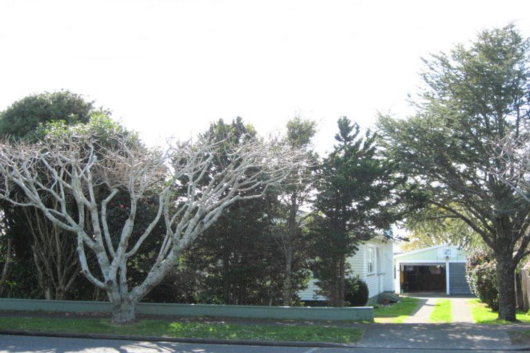 Photo of property in 8 Wallath Road, Westown, New Plymouth, 4310