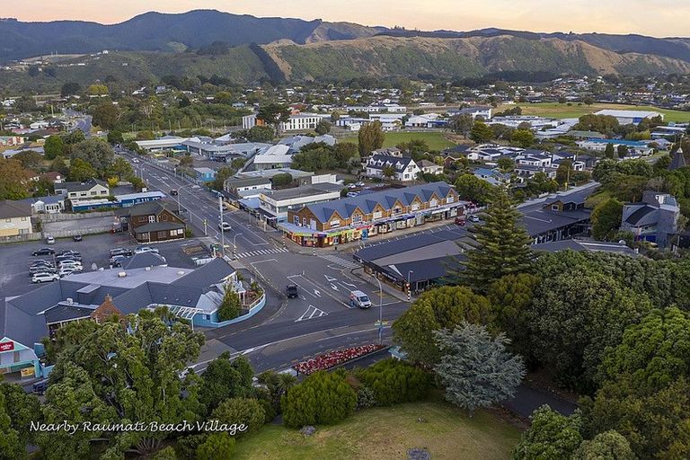 Photo of property in 19 Groves Road, Raumati Beach, Paraparaumu, 5032