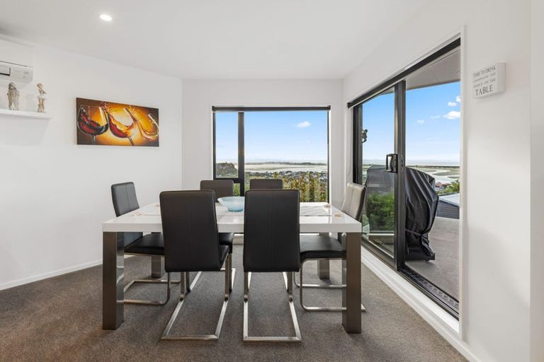 Photo of property in 2/60 Moncks Spur Road, Redcliffs, Christchurch, 8081