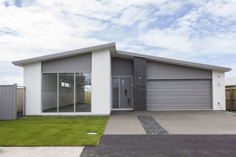 Photo of property in 57 Rannoch Drive, Broomfield, Christchurch, 8042