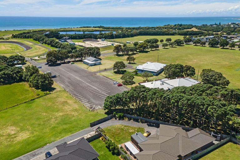 Photo of property in 25b Dolphin Parade, Bell Block, New Plymouth, 4312