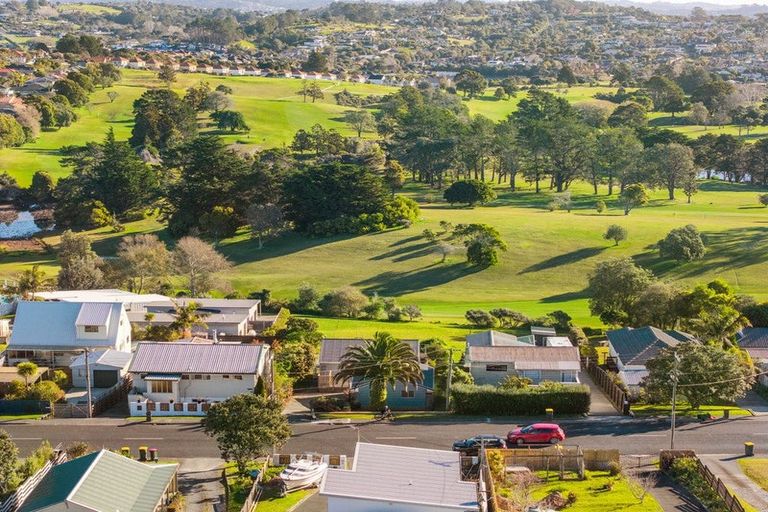 Photo of property in 31 Shakespear Road, Army Bay, Whangaparaoa, 0930