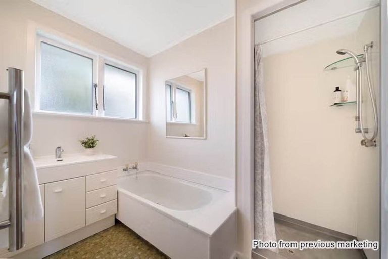 Photo of property in 34 Coniston Avenue, Te Atatu South, Auckland, 0610
