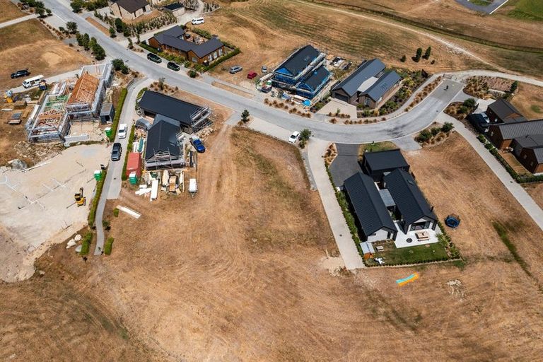 Photo of property in 42 Cunninghams Drive, Jacks Point, Queenstown, 9371