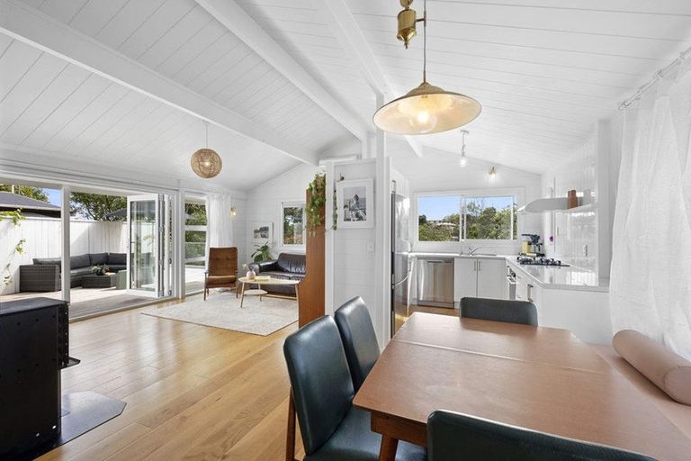 Photo of property in 12 Honnor Place, Hurdon, New Plymouth, 4310