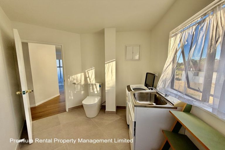 Photo of property in 12 Westergrove Place, West Harbour, Auckland, 0618