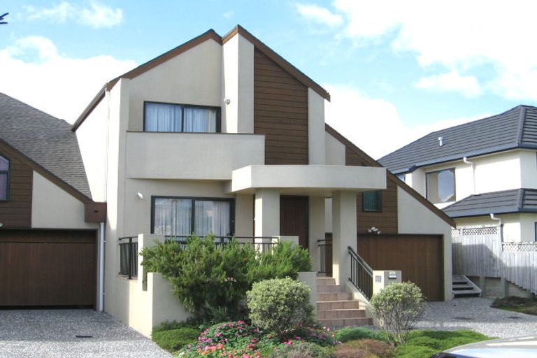 Photo of property in 4o Lone Tree Avenue, Te Atatu Peninsula, Auckland, 0610