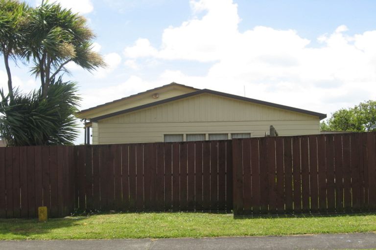 Photo of property in 3 Pureora Place, Clendon Park, Auckland, 2103