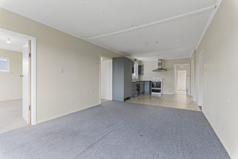 Photo of property in 44 Egmont Road, Waiwhakaiho, New Plymouth, 4312