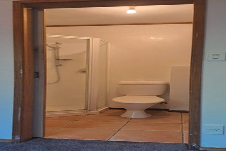 Photo of property in 2/21 Malters Place, Browns Bay, Auckland, 0630