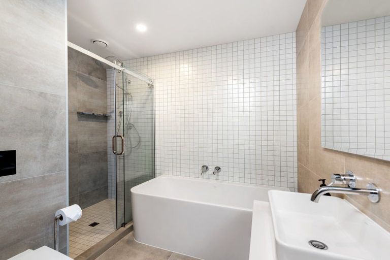 Photo of property in 211 Marine Parade, Mount Maunganui, 3116