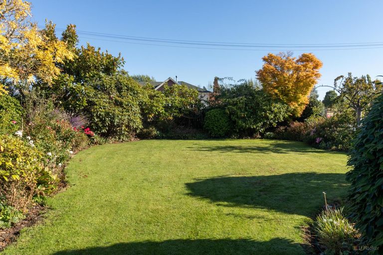 Photo of property in 1 Cashel Street, Waimate, 7924