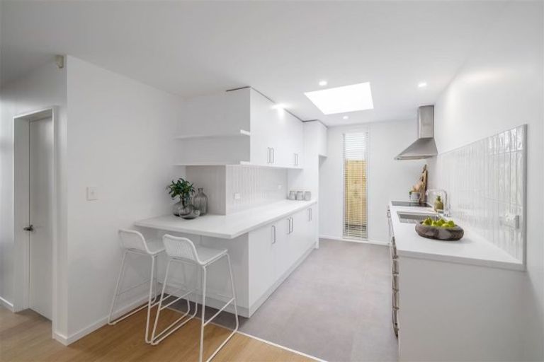 Photo of property in 2/204 Edgeware Road, Edgeware, Christchurch, 8013