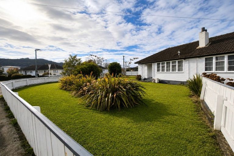 Photo of property in 2 Savage Crescent, Upper Hutt Central, Upper Hutt, 5018