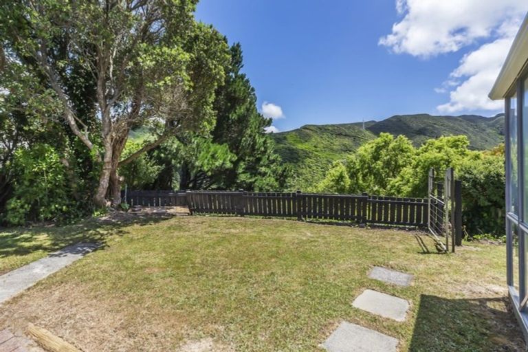 Photo of property in 24 John Witton Drive, Crofton Downs, Wellington, 6035