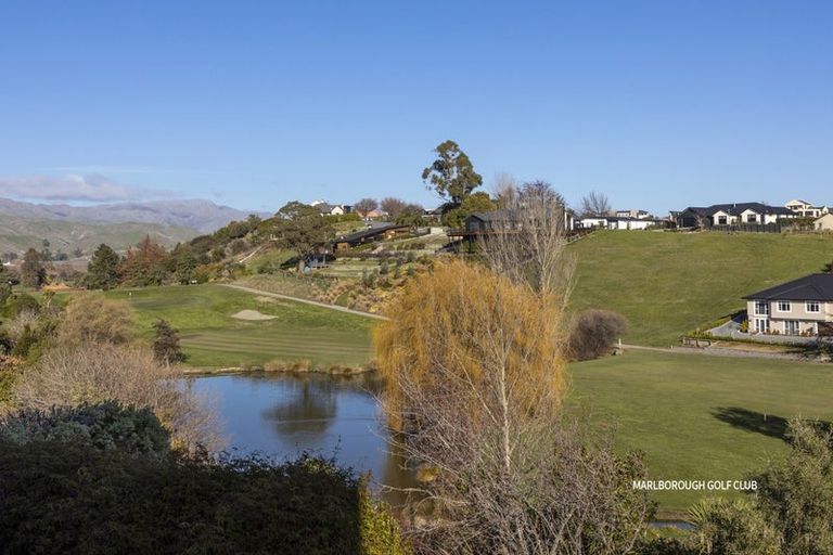 Photo of property in 38 Golf View Close, Fairhall, 7272