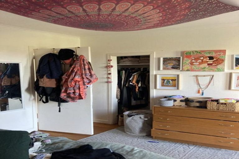 Photo of property in 36 Howard Road, Northcote, Auckland, 0627