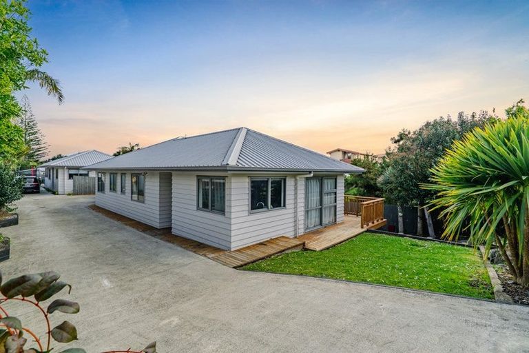 Photo of property in 20 Mcleod Road, Weymouth, Auckland, 2103