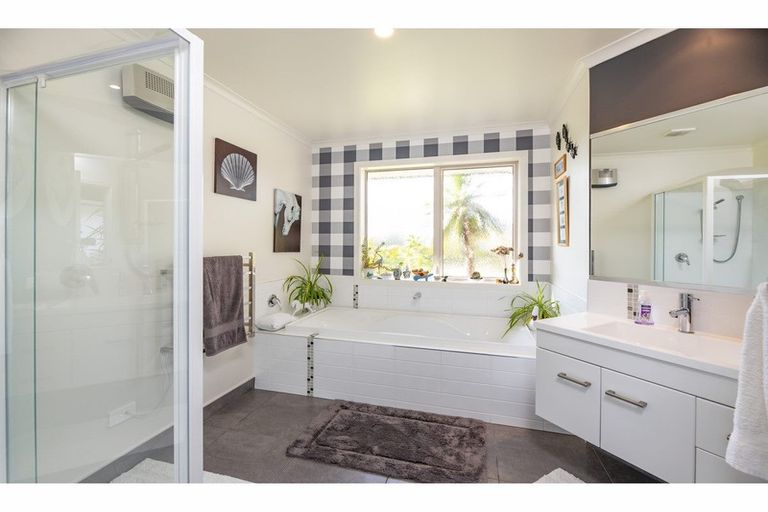 Photo of property in 6 Te Waihora Street, Pegasus, 7612