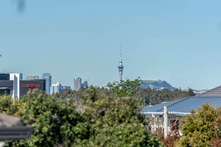 Photo of property in 43 Forrest Hill Road, Milford, Auckland, 0620