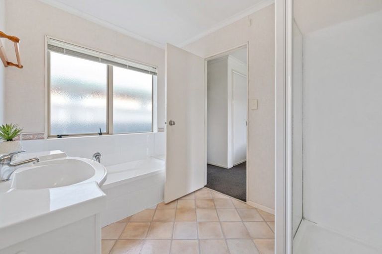 Photo of property in 30 Mcleod Place, Papamoa Beach, Papamoa, 3118