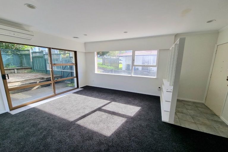 Photo of property in 1/6 Keldale Place, Forrest Hill, Auckland, 0620