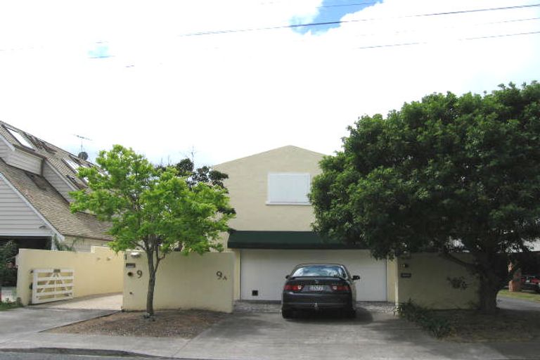 Photo of property in 9a Holiday Road, Milford, Auckland, 0620