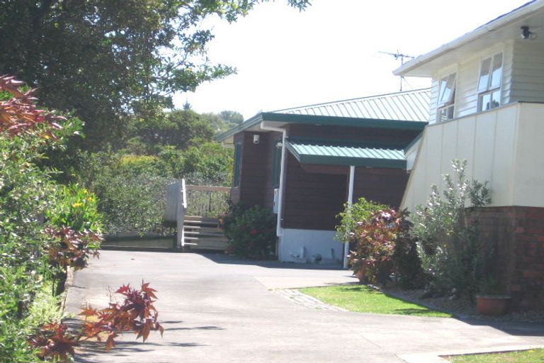 Photo of property in 1/6 Winifred Avenue, Bayview, Auckland, 0629