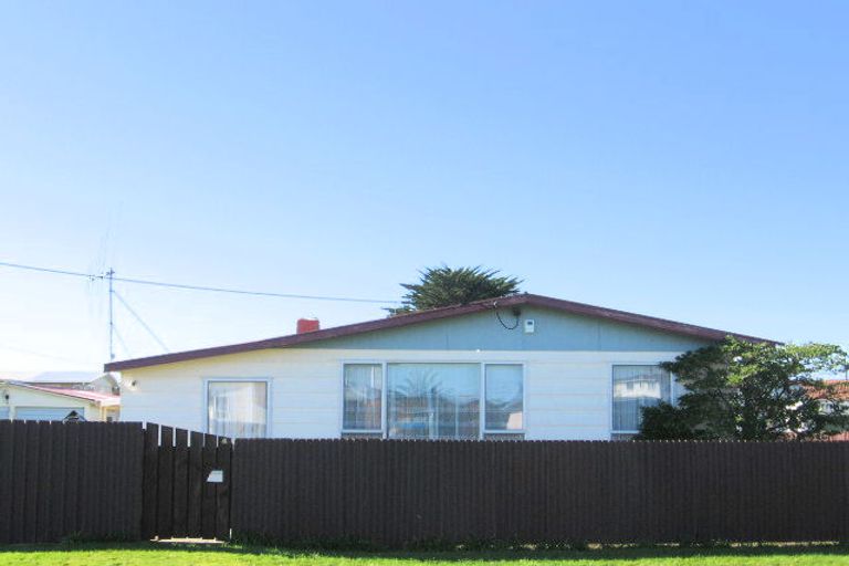Photo of property in 4 Robbie Street, Foxton Beach, Foxton, 4815