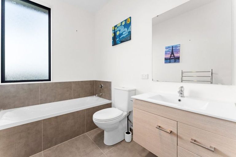 Photo of property in 47 Battalion Drive, Papakura, 2110