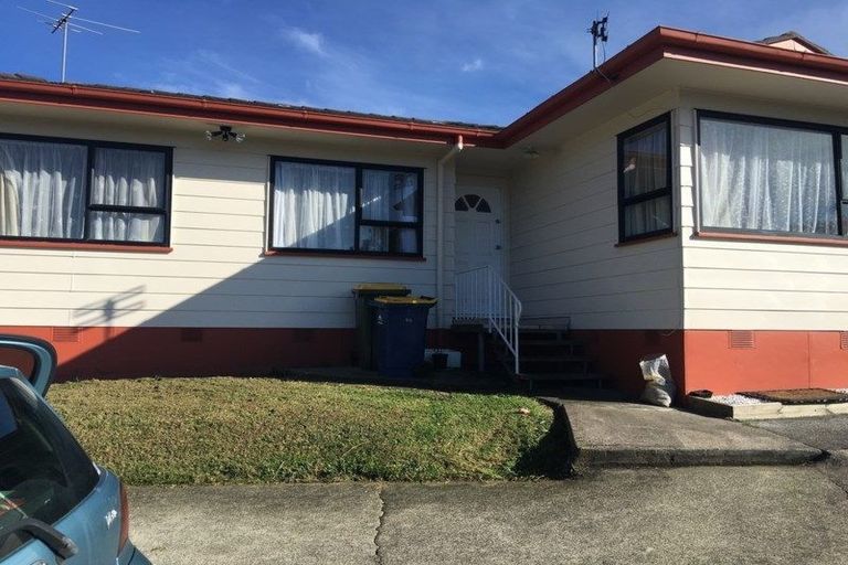 Photo of property in 72 Harrowglen Drive, Northcross, Auckland, 0630