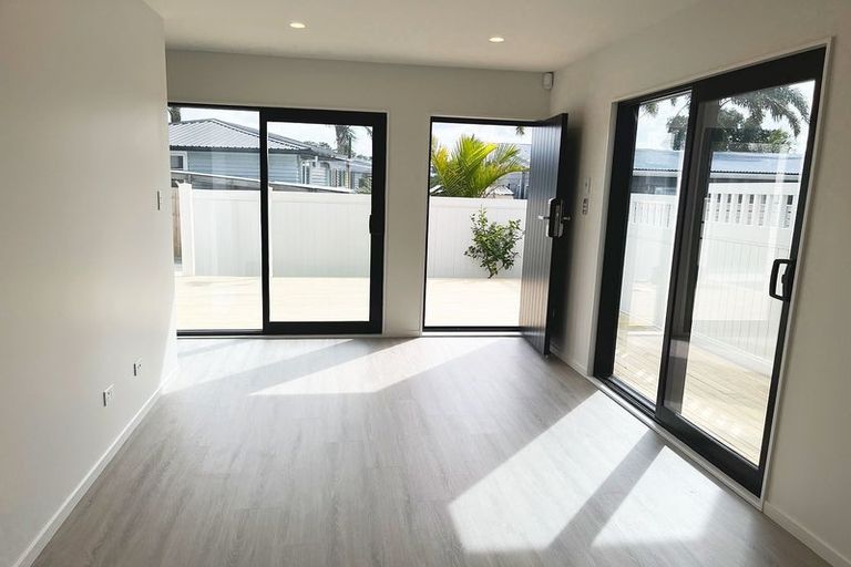 Photo of property in 15c Renata Crescent, Te Atatu Peninsula, Auckland, 0610