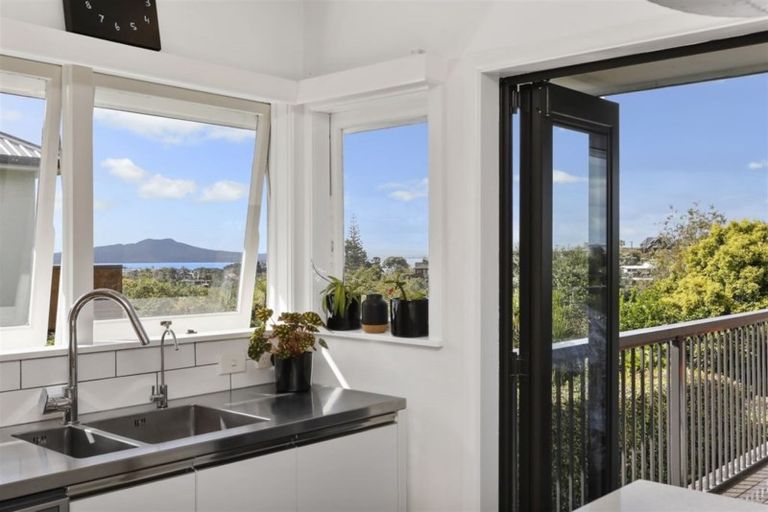 Photo of property in 26 Peter Terrace, Castor Bay, Auckland, 0620