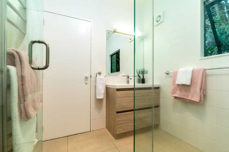 Photo of property in 33a Galaxy Drive, Mairangi Bay, Auckland, 0630